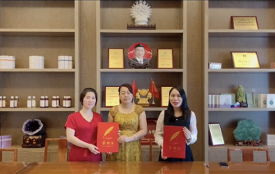 恭喜龍女士呂女士成功加入翌芙萊大家庭，成為翌芙萊美業傳播天使。