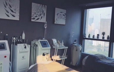 武漢打工妹創(chuàng)業(yè)開美容院，沒上美團(tuán)，三個(gè)月盈利回本。