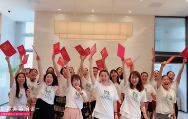 淚聚是緣。愛心成就翌芙萊，我們圓滿畢業啦！